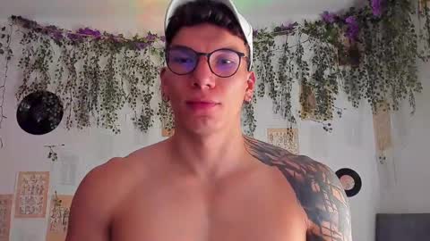 Snapshot of thomas_fuckboy chatting on March 12, 10:26 am Thomas Grey online show from March 12, 10:26 am