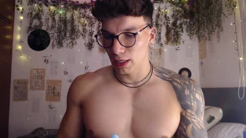 Snapshot of thomas_fuckboy chatting on January 22, 3:31 am Thomas Grey online show from January 22, 3:31 am