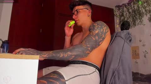 Snapshot of thomas_fuckboy chatting on February 13, 4:11 am Thomas Grey online show from February 13, 4:11 am