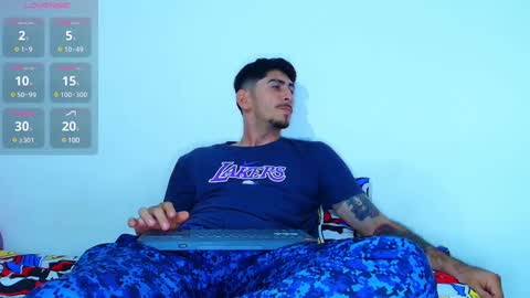 Snapshot of thomas_ks11 chatting on December 28, 2:43 am thomas_ks11 online show from December 28, 2:43 am
