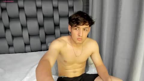 Snapshot of thomas_lester chatting on October 25, 8:53 pm thomas_lester online show from October 25, 8:53 pm