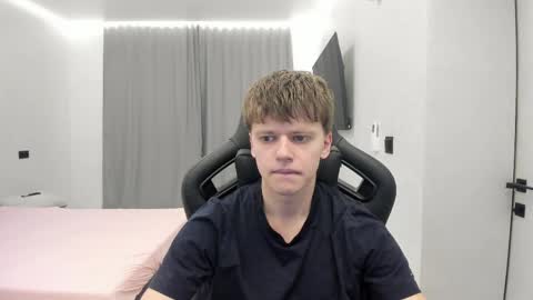 Tomas online show from April 8, 6:00 pm