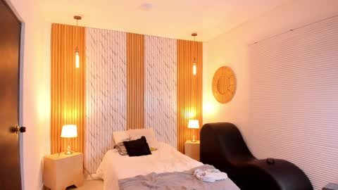 Thomas online show from February 19, 11:57 pm