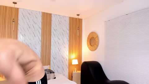 Thomas online show from February 21, 7:43 pm