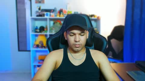 Snapshot of thomascollins__ chatting on September 10, 7:31 am Thomas online show from September 10, 7:31 am