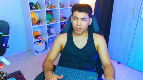 Snapshot of thomascollins__ chatting on March 11, 7:57 am Thomas online show from March 11, 7:57 am