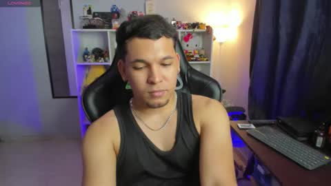 Snapshot of thomascollins__ chatting on September 23, 7:13 am Thomas online show from September 23, 7:13 am