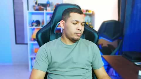 Snapshot of thomascollins__ chatting on October 28, 8:37 am Thomas online show from October 28, 8:37 am