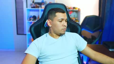 Snapshot of thomascollins__ chatting on October 26, 6:36 am Thomas online show from October 26, 6:36 am