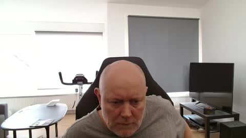 thomash32 online show from September 21, 11:47 am