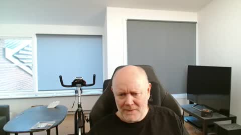 thomash32 online show from October 9, 7:14 am