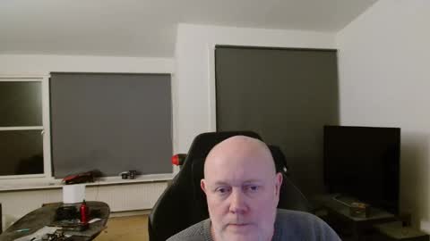 thomash32 online show from November 26, 6:15 pm