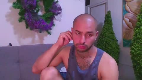 Snapshot of thomassmith2023 chatting on February 20, 10:48 pm thomas smith online show from February 20, 10:48 pm