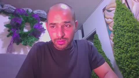 Snapshot of thomassmith2023 chatting on February 23, 4:17 am thomas smith online show from February 23, 4:17 am