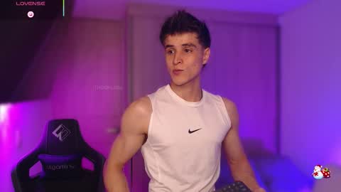 Thom Klein online show from December 1, 7:45 pm