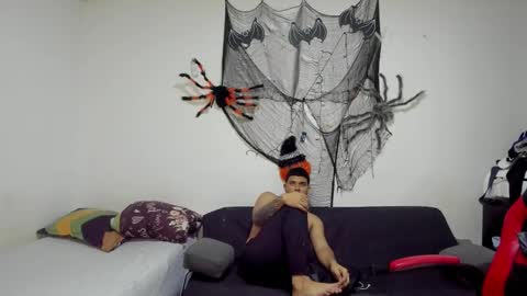 thomson_hot01 online show from October 28, 5:19 am