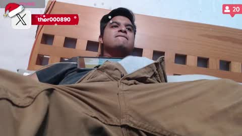 Snapshot of thor0200 chatting on January 6, 2:26 am thor0200 online show from January 6, 2:26 am