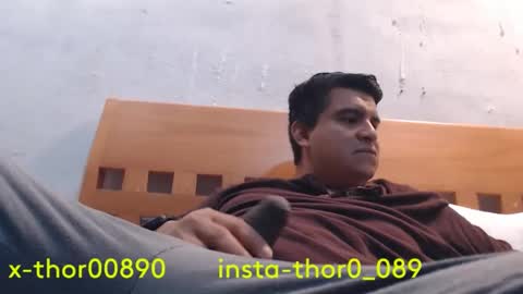 Snapshot of thor0200 chatting on December 3, 6:43 am thor0200 online show from December 3, 6:43 am