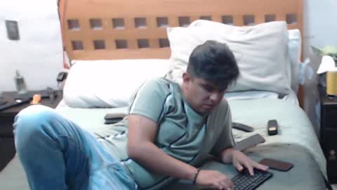 Snapshot of thor0200 chatting on December 11, 2:41 am thor0200 online show from December 11, 2:41 am