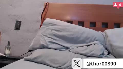 Snapshot of thor0200 chatting on January 22, 5:05 am thor0200 online show from January 22, 5:05 am