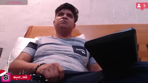 Snapshot of thor0200 chatting on December 12, 5:31 am thor0200 online show from December 12, 5:31 am