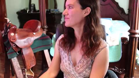 ThornburyRose online show from November 27, 6:48 pm