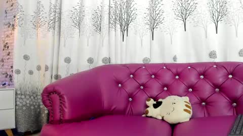 thyra coral online show from June 7, 10:59 pm