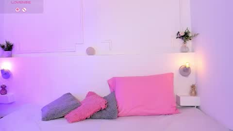 tianaglow4 online show from February 13, 11:35 am