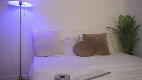 Anna online show from February 3, 8:13 pm