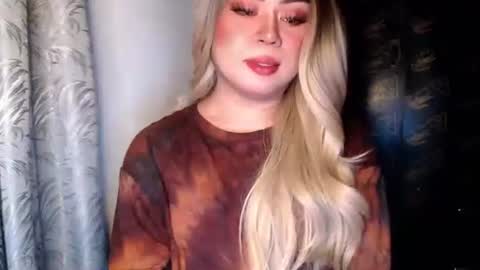 arianna tiara online show from November 25, 3:00 pm