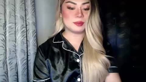 arianna tiara online show from November 28, 3:41 pm