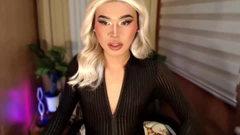 Sam online show from September 18, 9:19 pm