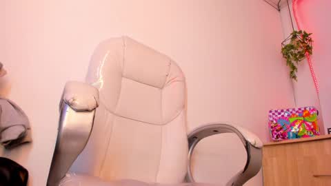 Tiarha online show from December 30, 7:48 am