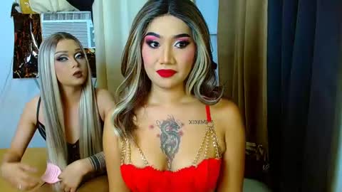 tiarrafoxs online show from December 27, 3:26 pm