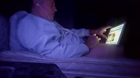 tibennn74999 online show from January 4, 7:03 am