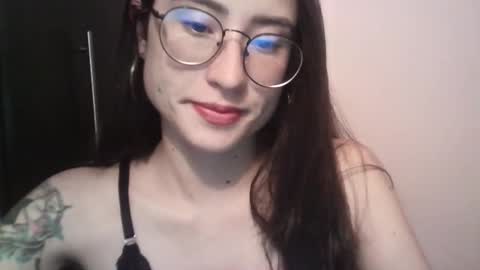 Snapshot of tifanny_a chatting on December 12, 11:36 pm Tifanny online show from December 12, 11:36 pm