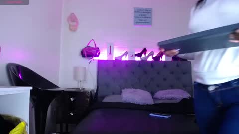 Snapshot of tifanny_nails chatting on February 24, 12:48 pm Tifanny Nails online show from February 24, 12:48 pm