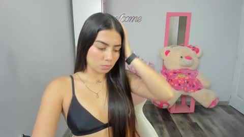 Snapshot of tifany_tay2 chatting on February 2, 2:17 am hey am julietha online show from February 2, 2:17 am