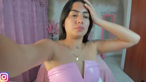 Snapshot of tifany_tay2 chatting on December 13, 7:04 am hey am julietha online show from December 13, 7:04 am