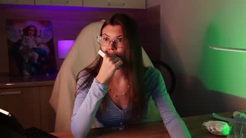 Im here on Fridays Saturdays Sundays  online show from October 4, 11:13 pm