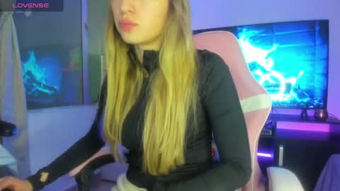 Snapshot of tiffany_bela chatting on February 26, 1:25 am Tiffany Bela online show from February 26, 1:25 am