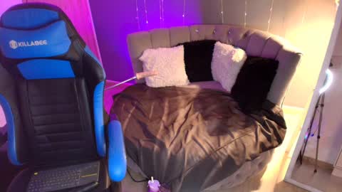 Snapshot of tiffany_sander chatting on January 30, 8:22 am tiffany_sander online show from January 30, 8:22 am