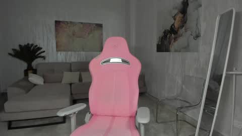 Tiffany Houston online show from December 20, 5:20 pm