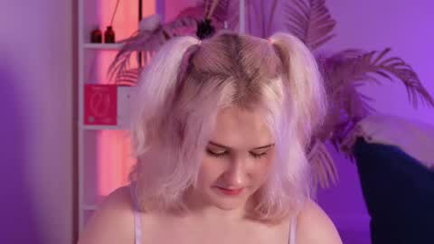 tiffanyjons online show from December 21, 6:03 pm