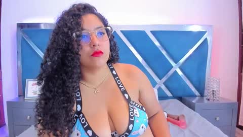 Snapshot of tiffanymiller01 chatting on October 20, 1:05 pm Tiffany Miller online show from October 20, 1:05 pm