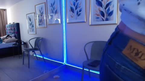 tiffanystorms_ls online show from September 26, 2:14 pm