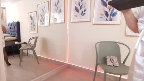 tiffanystorms_ls online show from September 22, 12:53 pm