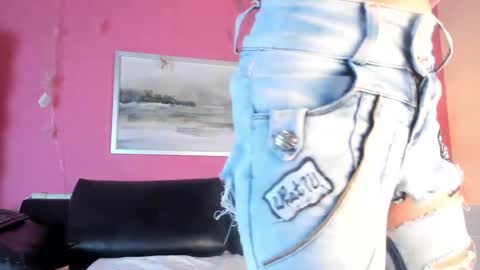 Snapshot of tiffanysuarez_ chatting on February 24, 1:10 pm Stefany Suarez online show from February 24, 1:10 pm