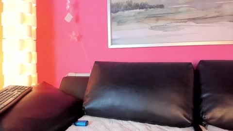 Snapshot of tiffanysuarez_ chatting on February 6, 8:34 pm Stefany Suarez online show from February 6, 8:34 pm