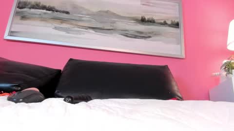Snapshot of tiffanysuarez_ chatting on February 14, 10:25 pm Stefany Suarez online show from February 14, 10:25 pm